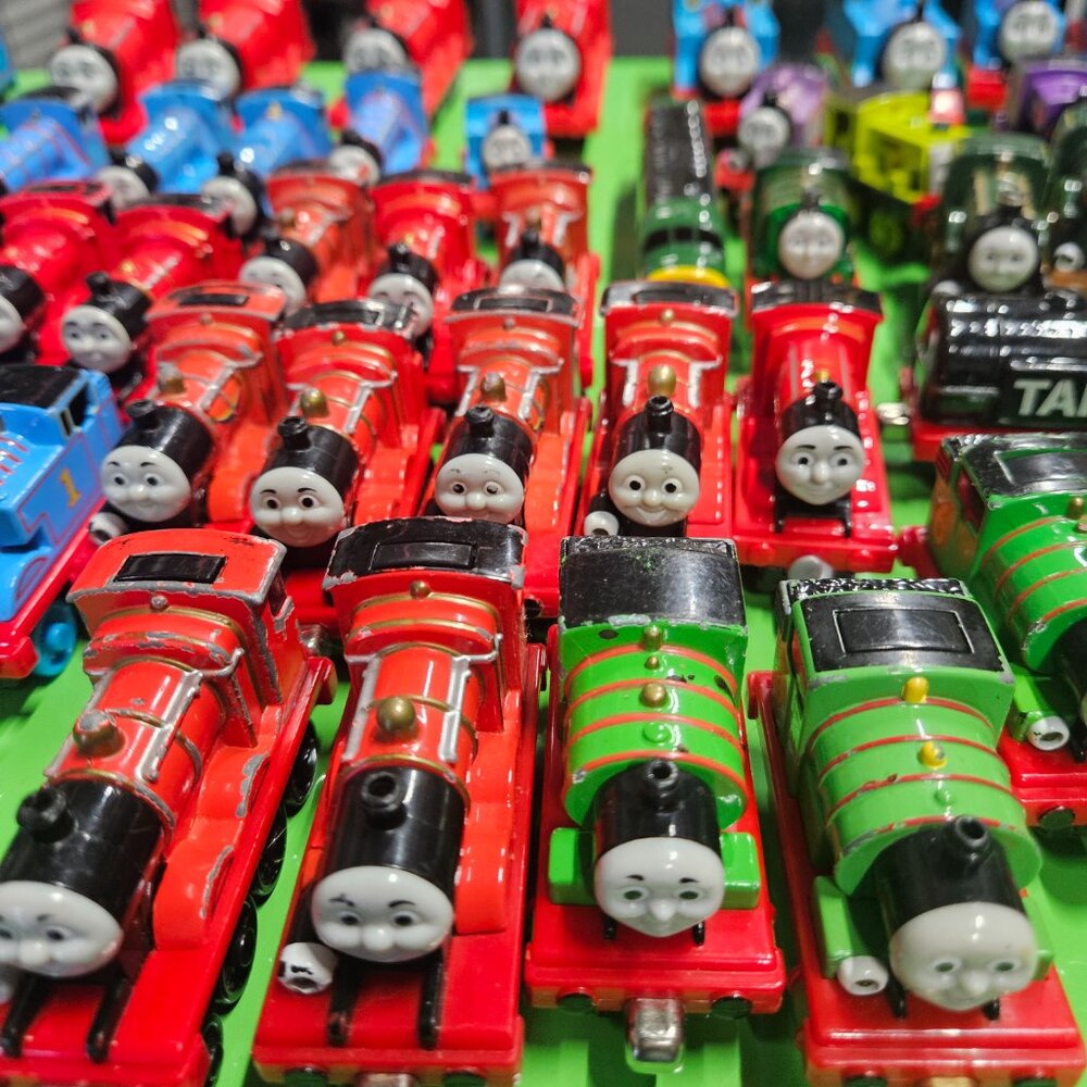 HUGE LOT of 77 Thomas and Friends Trains - Picture 16 of 16